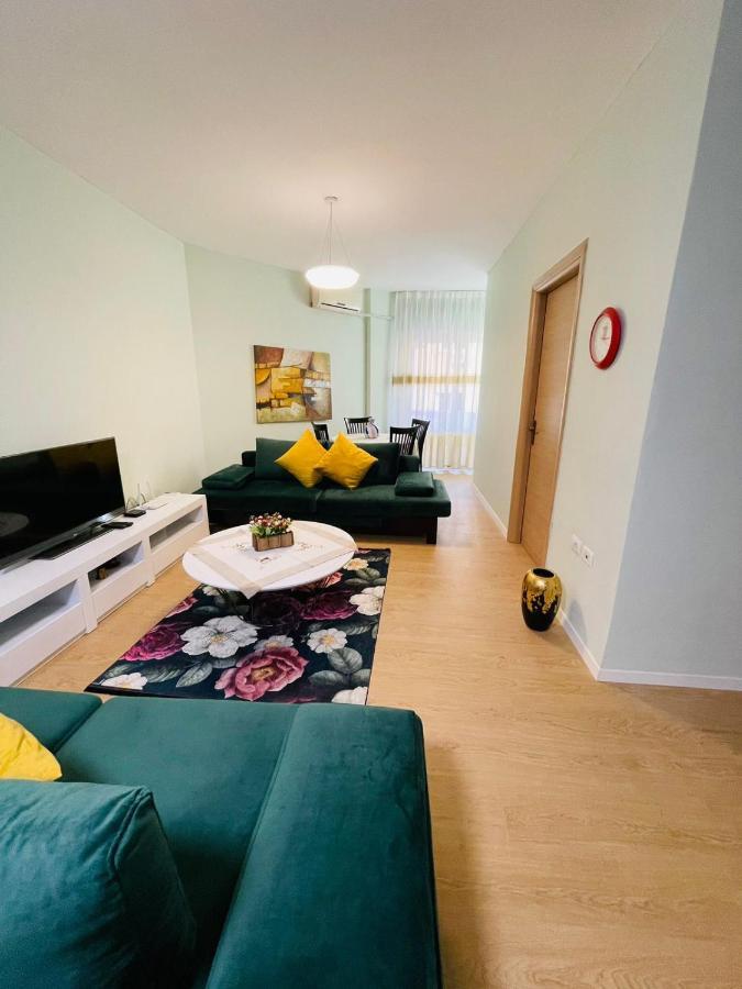 New Apartment In Center Of Tirana Bagian luar foto